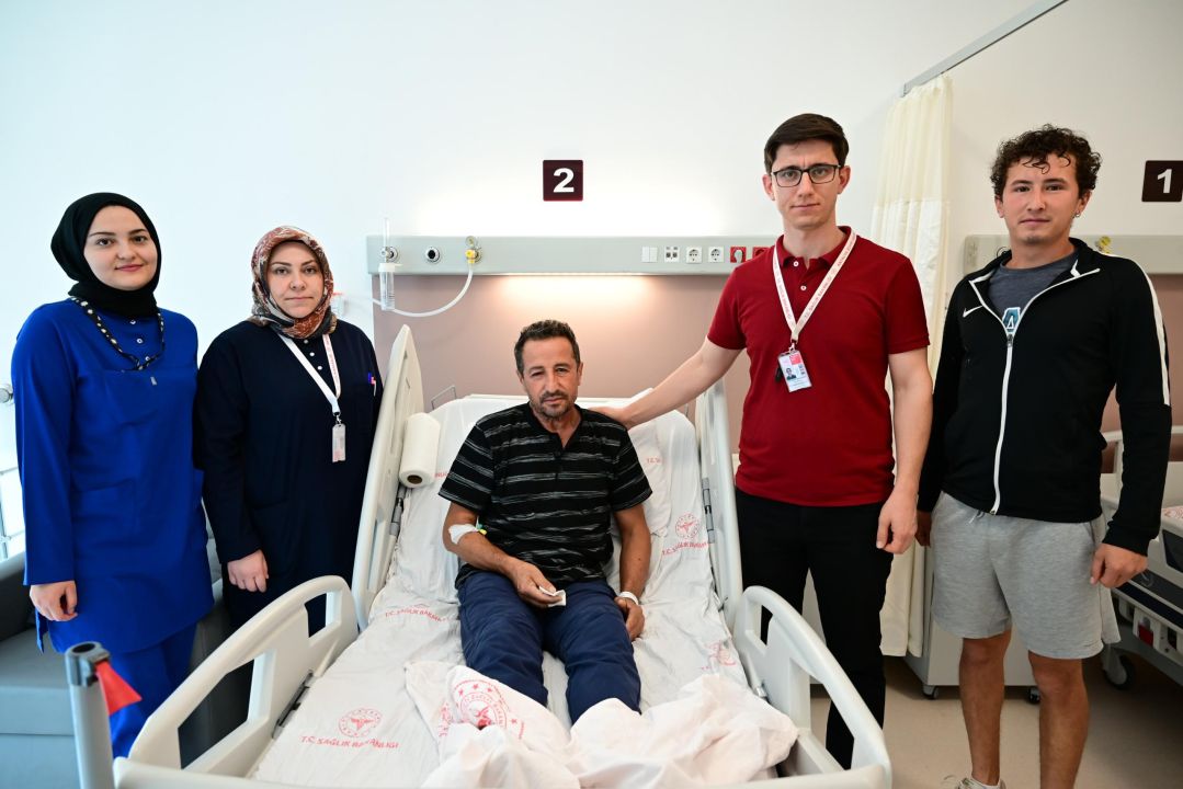 Antalya Şehir Hastanesi'nde pars plana vitrektomi ameliyatı başarıyla uygulandı