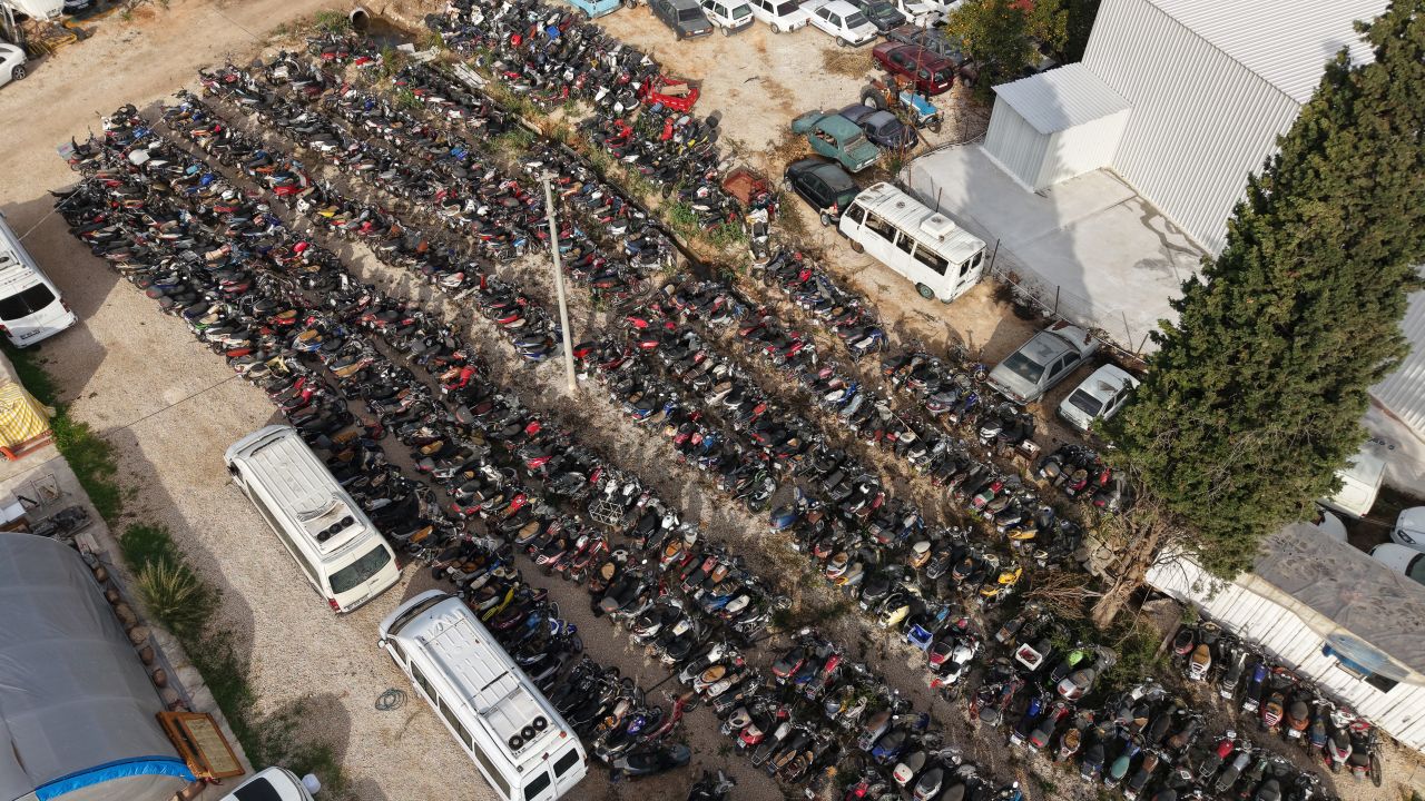 Milyonluk araçlar çürümeye terk edildi; 20 yıldır satılmayı bekleyenler var