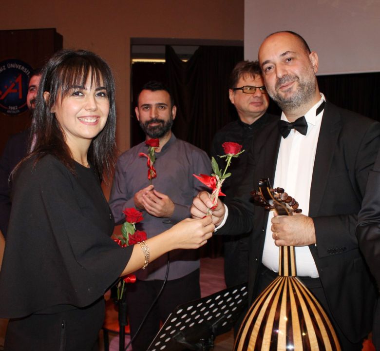 Öğretim üyelerinden Öğretmenler Günü konseri