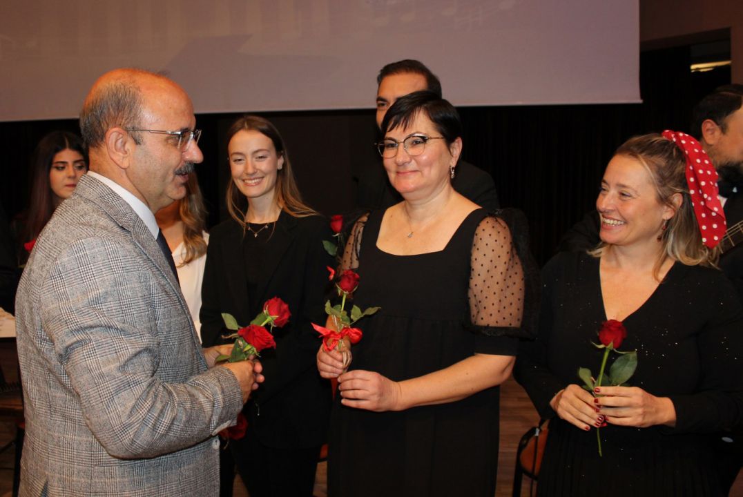 Öğretim üyelerinden Öğretmenler Günü konseri