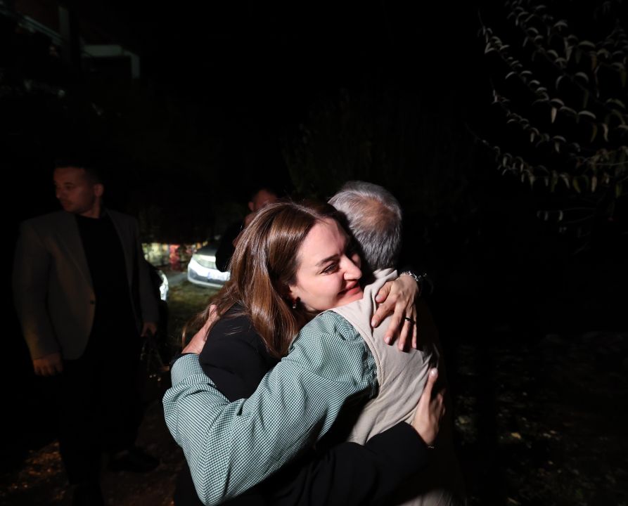 Büşra Özdemir, ilkokul öğretmenini ziyaret etti