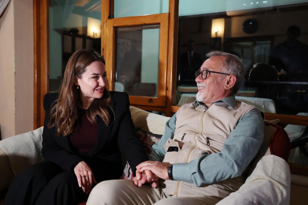Büşra Özdemir, ilkokul öğretmenini ziyaret etti