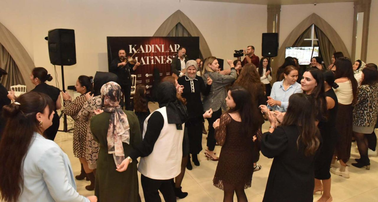 Kepez’den Öğretmenler Günü’ne özel kutlama