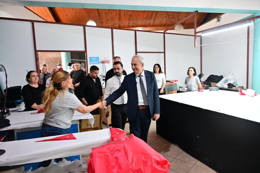 Kocagöz, kadın emeğiyle büyüyen Tekstil Atölyesi’ni ziyaret etti