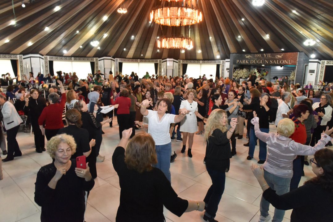 Tazelenme Üniversitesi öğrencilerine kadınlar matinesi