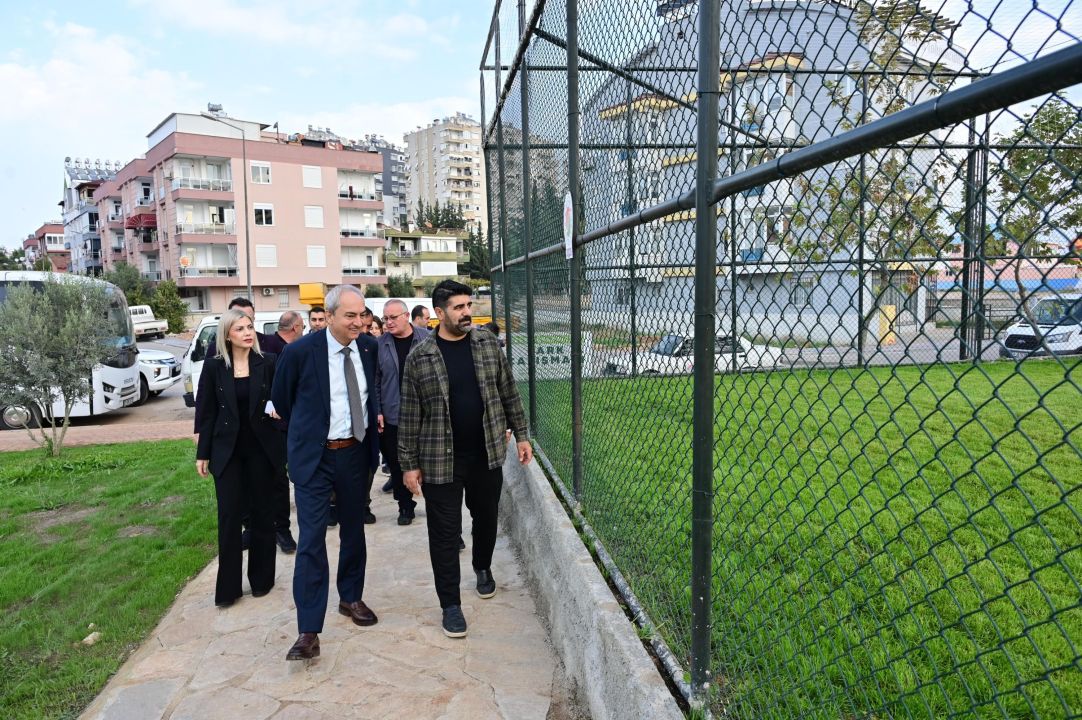 Başkan Kocagöz, çim futbol sahası sözünü yerine getirdi