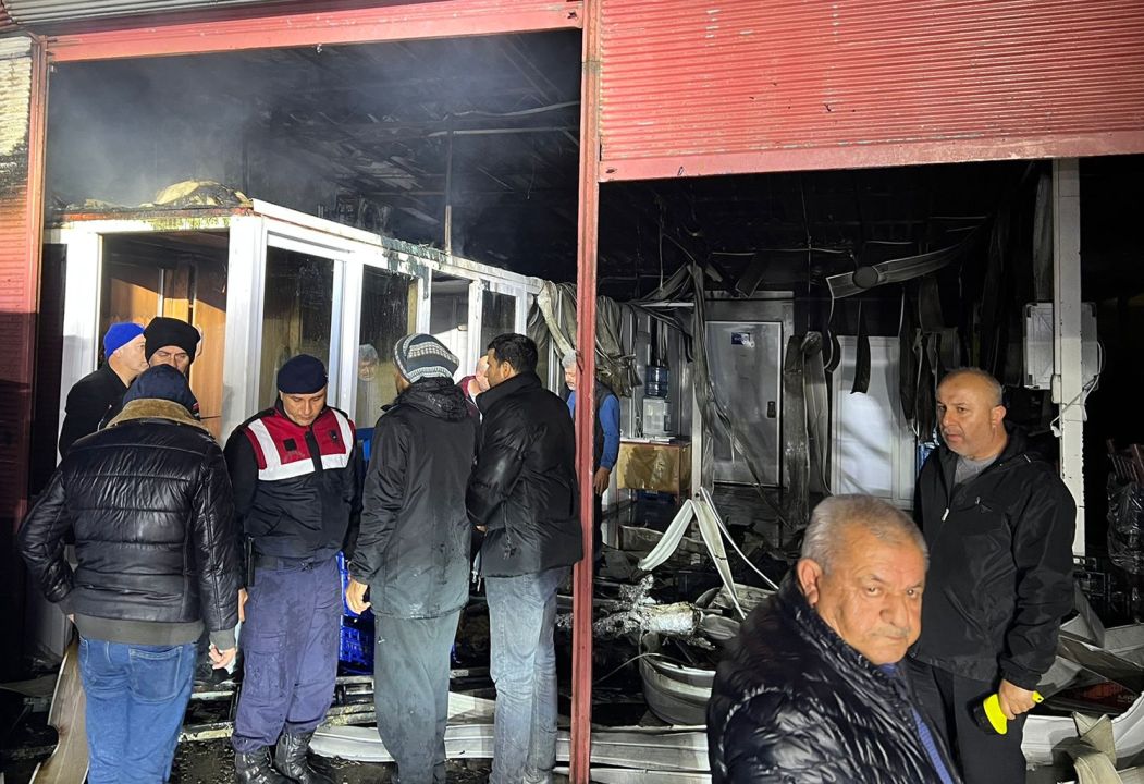 Muz sarartma tesisleri yangında zarar gördü