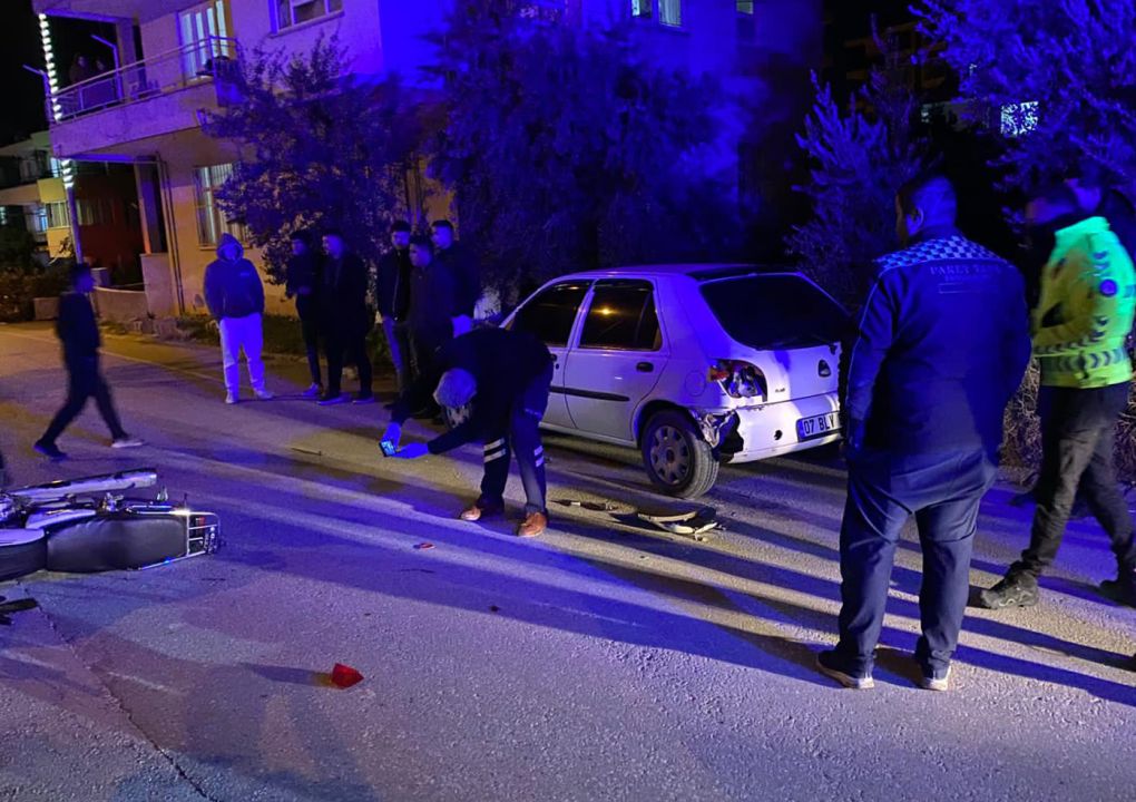 Motosiklet otomobile çarptı: 1 yaralı