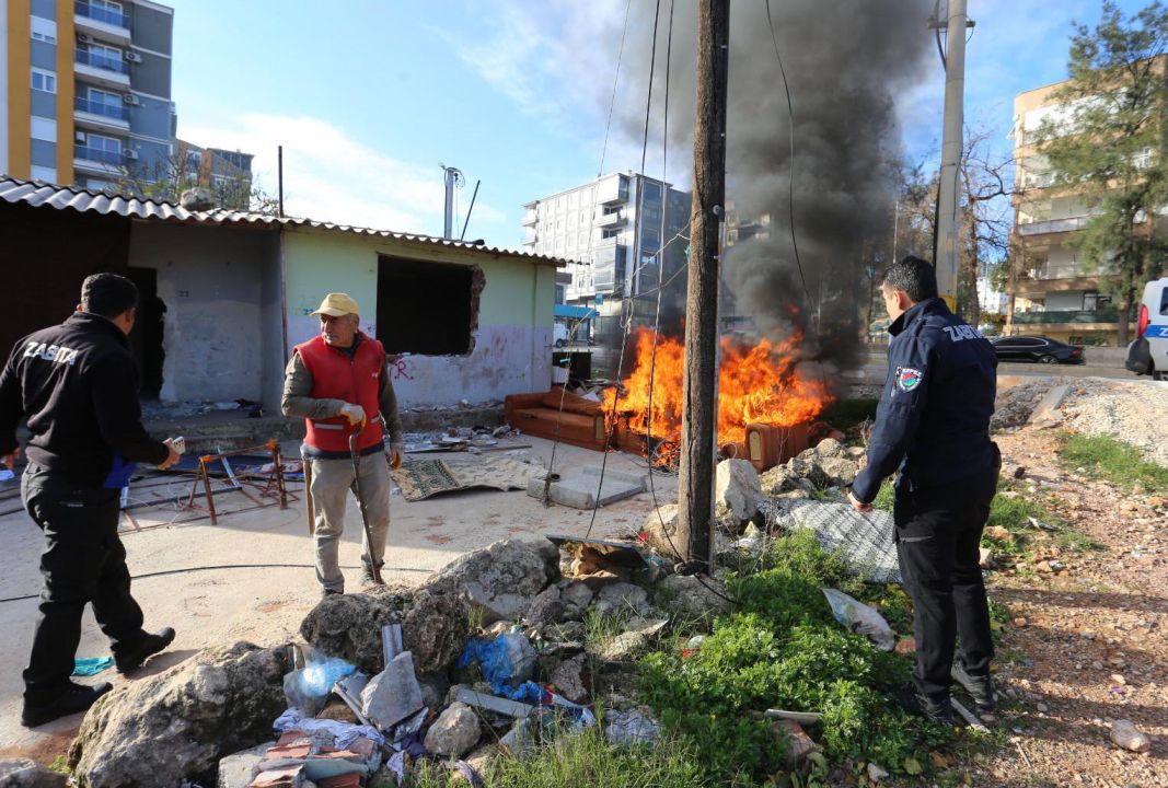 Kepez'de çevreyi kirleten hurdacıya cezai işlem