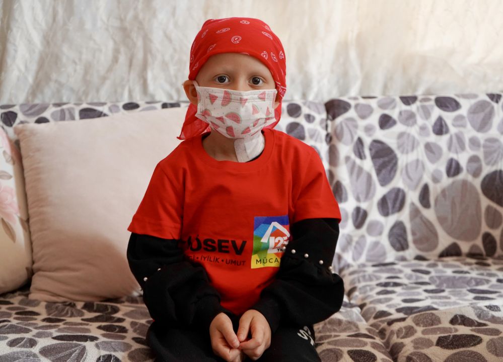 Depremde evleri yıkılan aile, lösemiyle sarsıldı