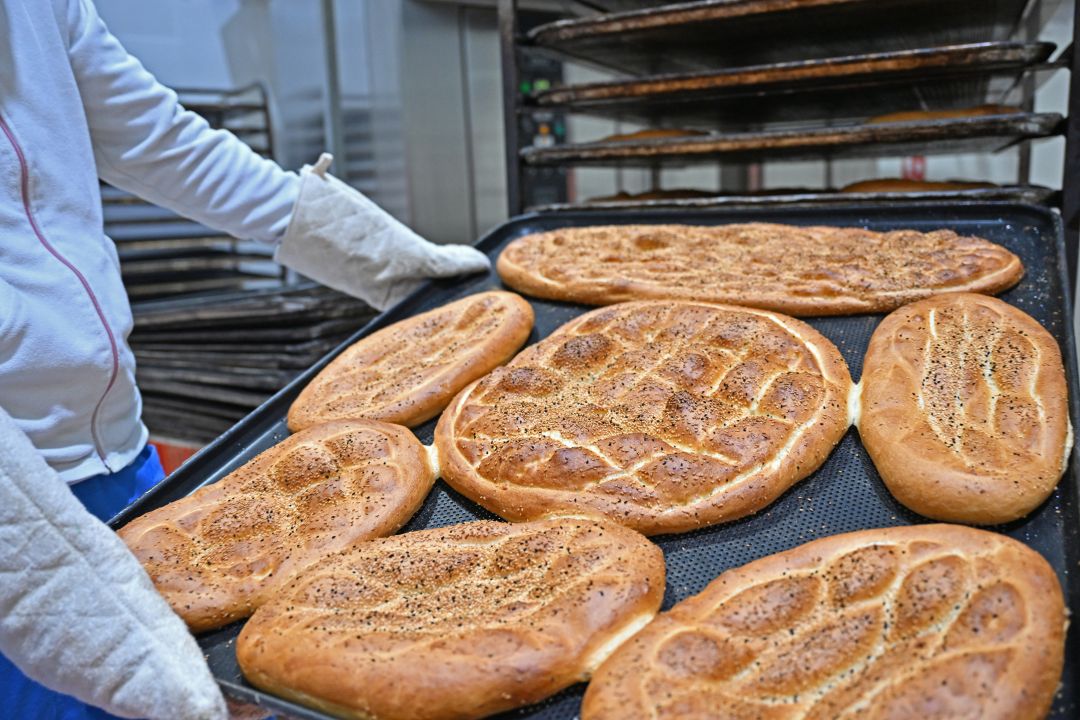 Ramazan pidesi Büyükşehir Halk Ekmek büfelerinde