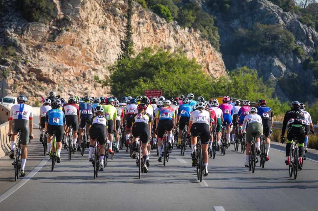 AKRA Gran Fondo Antalya’da pedallar ‘Yeşil Gelecek’ için dönecek
