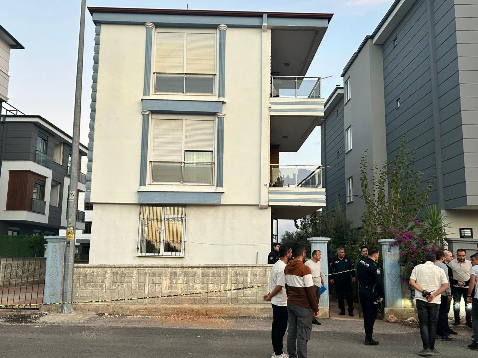 Polis, eşini ve iki kızını öldürdü. Ağırlaştırılmış müebbet isteniyor