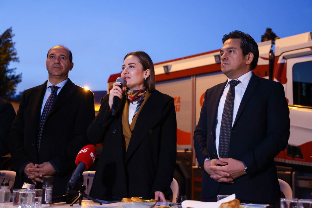 Başkan Vekili Özdemir, itfaiye personeliyle iftarda buluştu