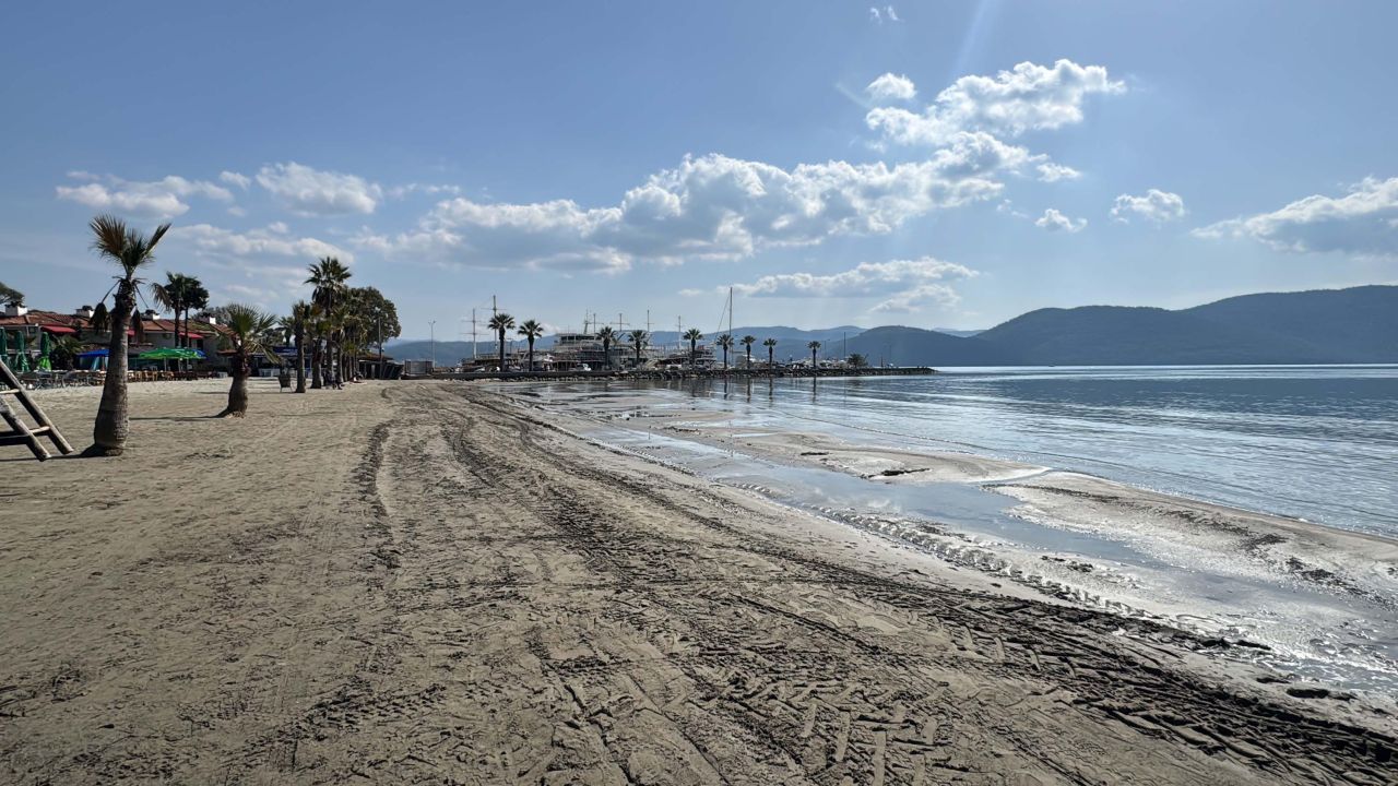 Akyaka'da deniz çekildi; Köyceğiz Gölü de normale döndü