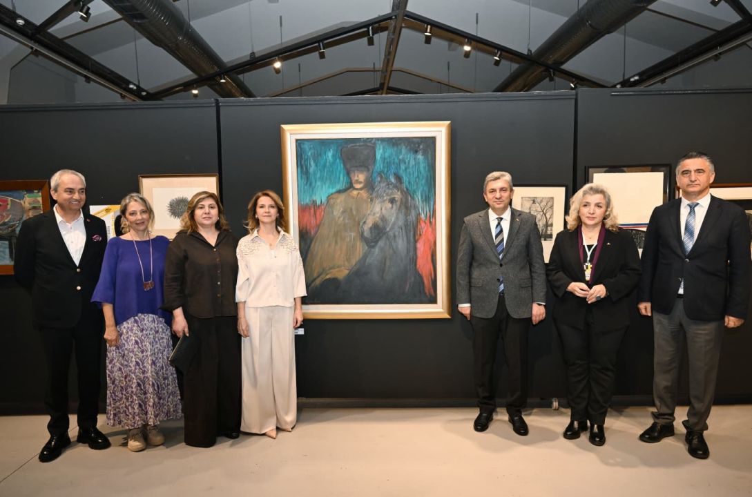 Kadın sanatçıların eserleri 'Cross' sergisinde