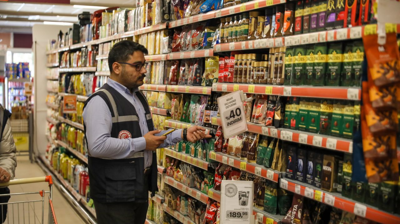 Antalya'da denetlenen 182 firmanın tamamında haksız fiyat artışı tespit edildi