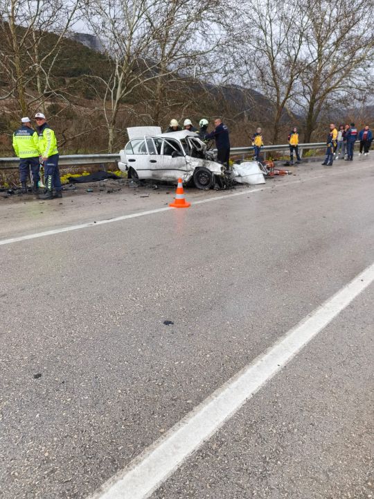 Nişanlı çift kazada can verdi