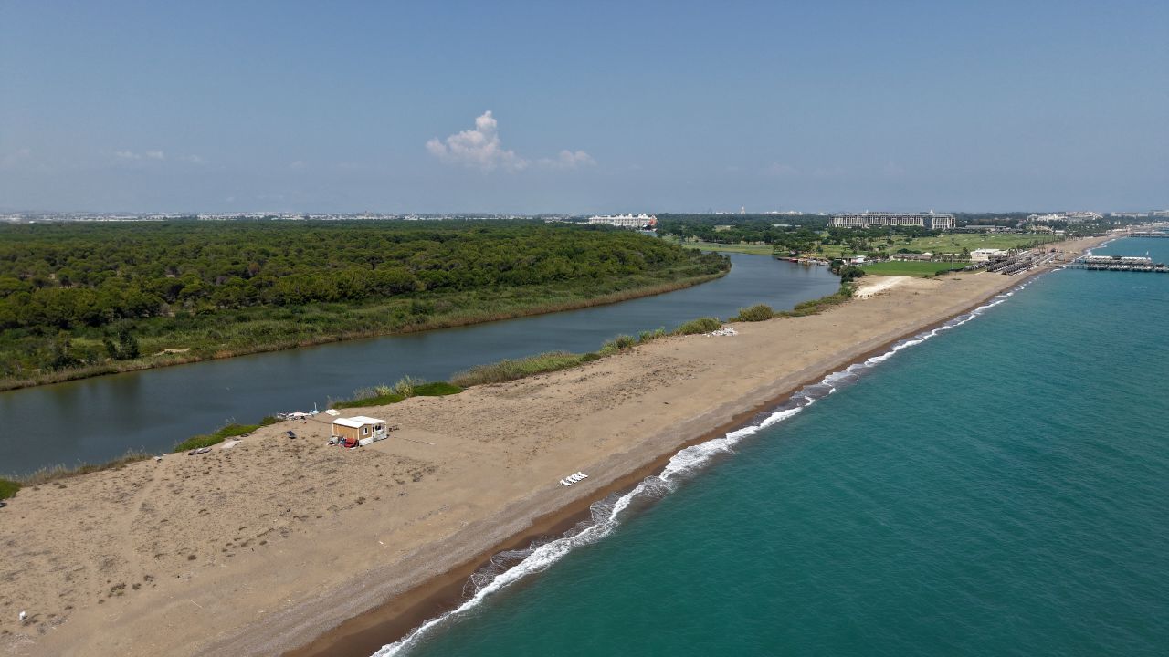 'Sahilkondu' ve barakalara yıkım süreci; lağımları nehri ve denizi kirletiyor