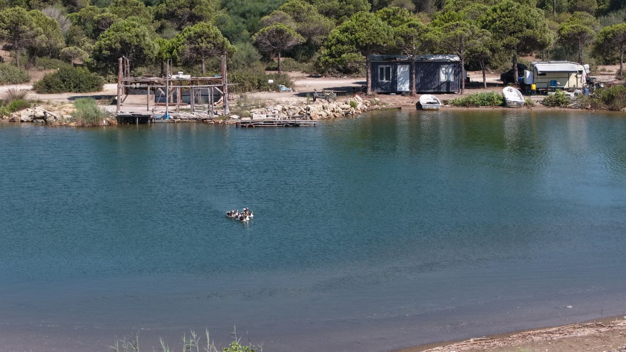 'Sahilkondu' ve barakalara yıkım süreci; lağımları nehri ve denizi kirletiyor