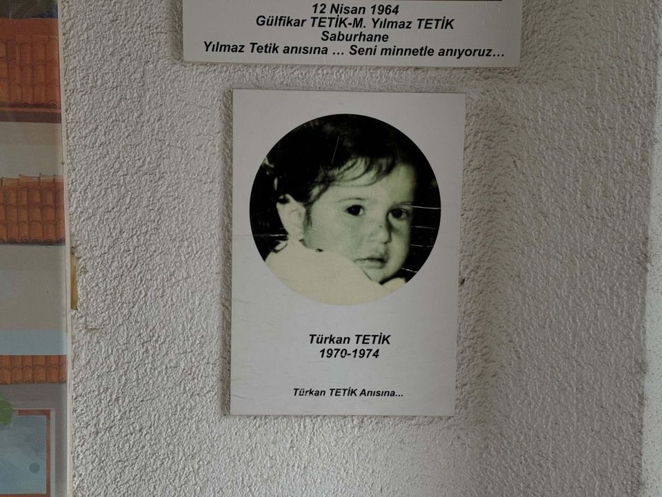 Trafik kazasında ölen hiç görmediği ablası için kütüphane kurdu