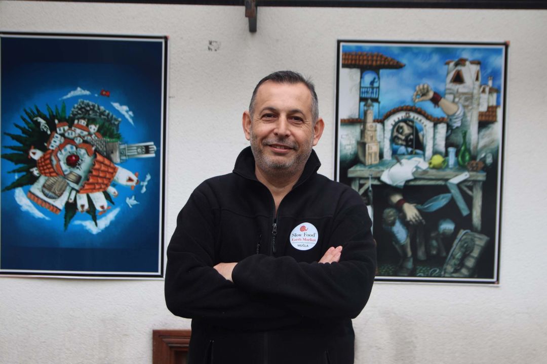 Trafik kazasında ölen hiç görmediği ablası için kütüphane kurdu