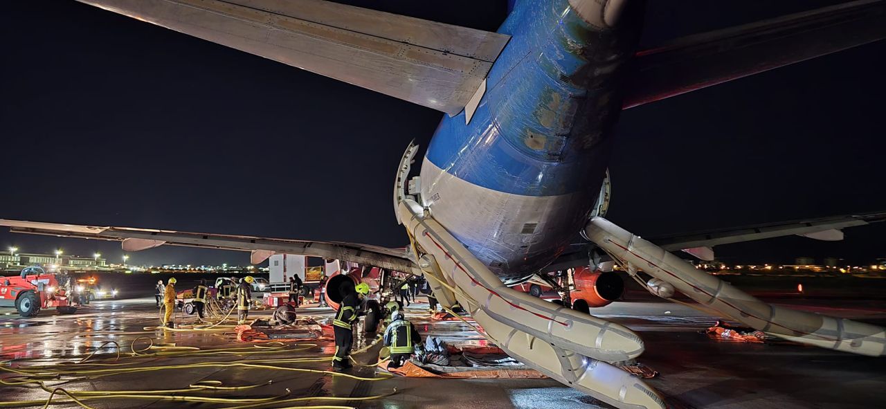 Antalya'da 'sabıkalı' uçağın sökümüne başlandı