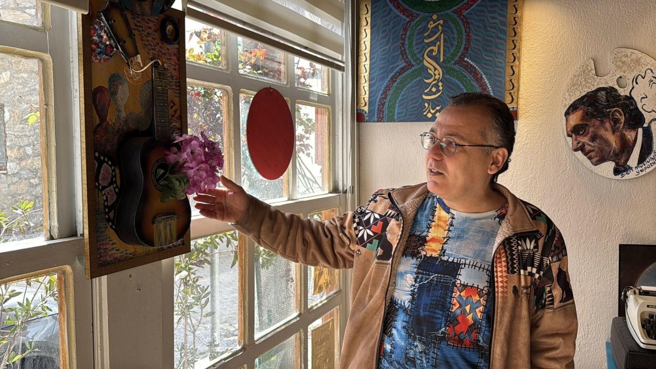 Tarihi semtte çay posasından portakal filesine, her şeyi esere dönüştürüyor