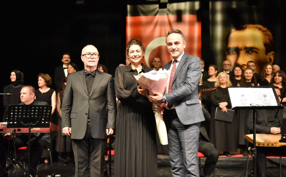 Kepez’de Selami Şahin şarkılarıyla müzik dolu gece