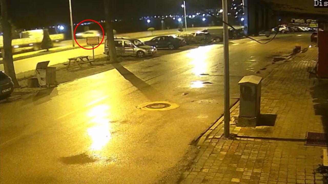 Otomobilin göl kenarına uçtuğu kaza kamerada