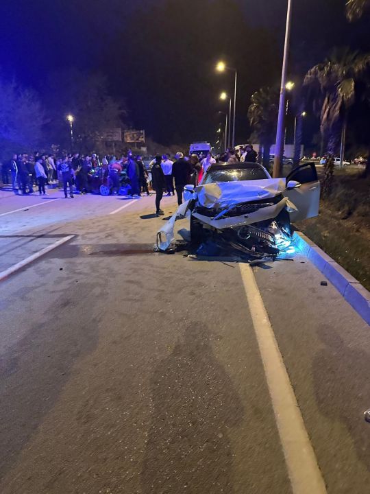 Antalya'da otomobiller çarpıştı: 1 ölü, 5 yaralı