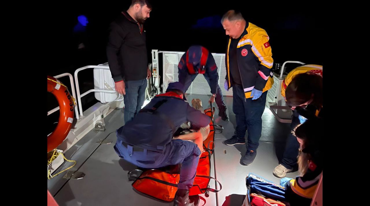 Kaleköy’de rahatsızlanan kişi Sahil Güvenlik botuyla tahliye edildi