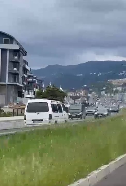 Minibüsüyle ters yönde ilerleyip trafiği tehlikeye atan sürücüye ceza