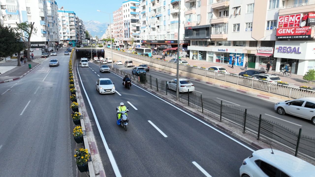100. Yıl Bulvarı'nda 5. etap asfalt çalışması tamamlandı
