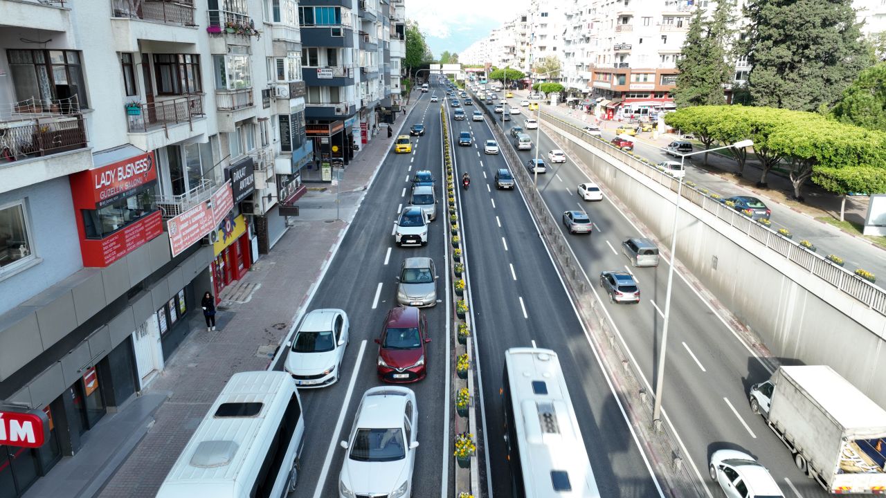 100. Yıl Bulvarı'nda 5. etap asfalt çalışması tamamlandı