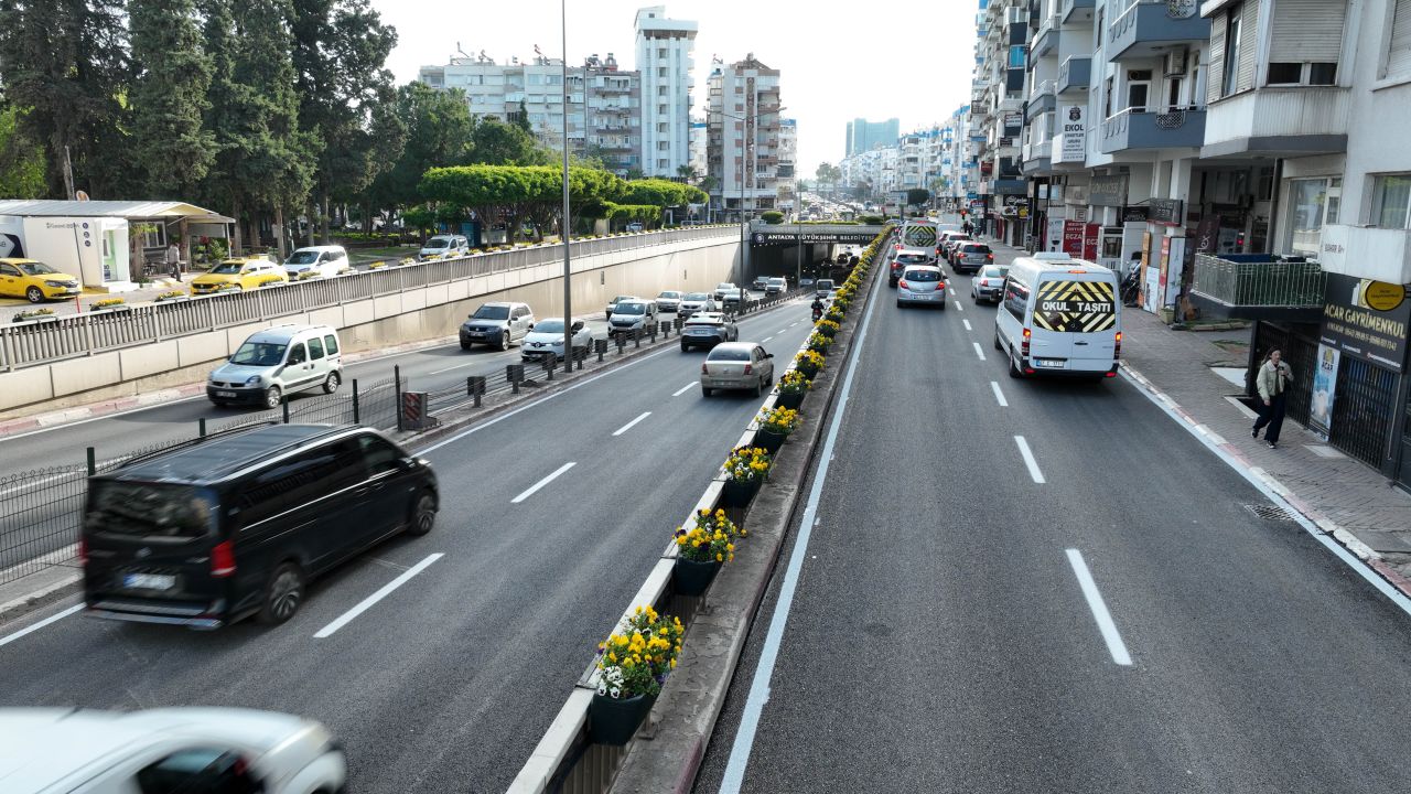 100. Yıl Bulvarı'nda 5. etap asfalt çalışması tamamlandı