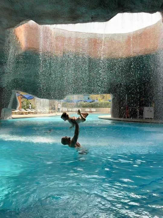 İngiliz oyuncu Antalya'da tatil yapıyor