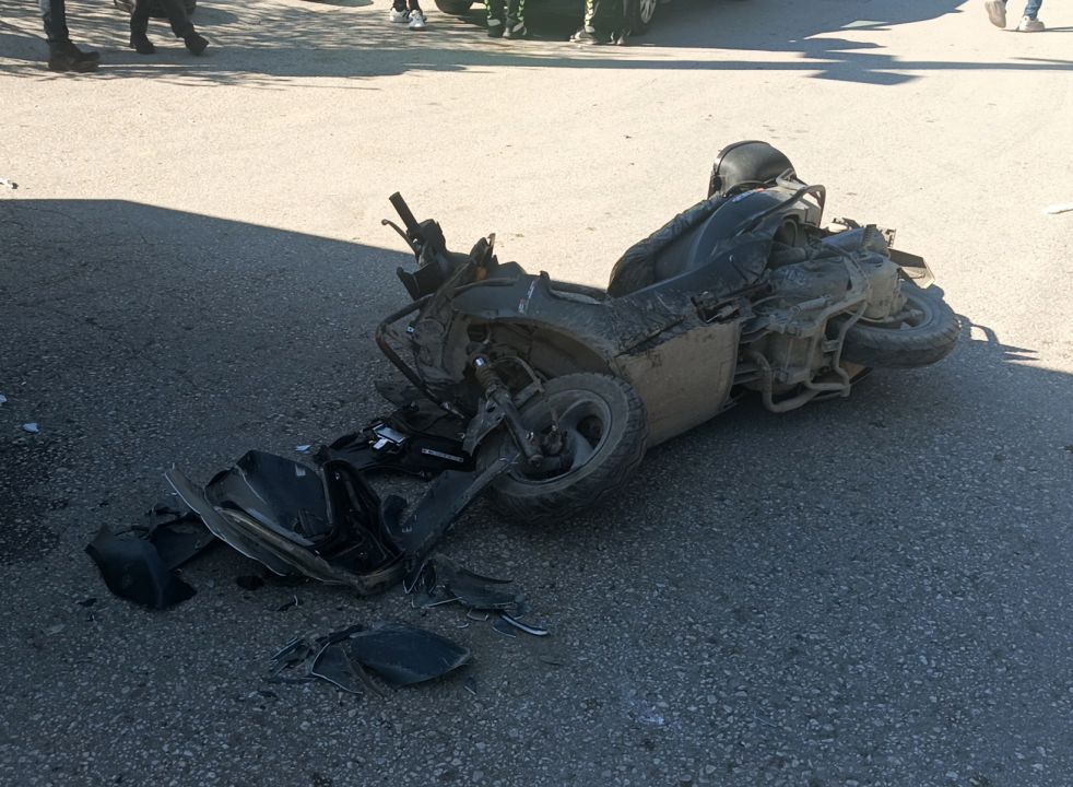 Kamyonetle çarpışan motosiklet sürücüsü yaralandı