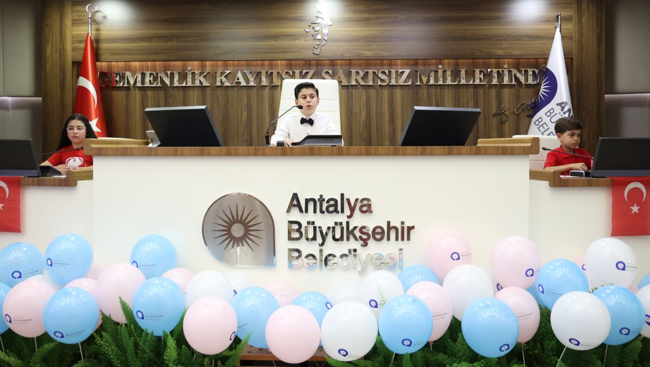 Antalya Büyükşehir Meclisi'nde koltuklar çocuklarda