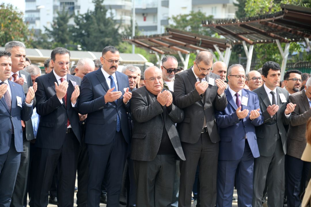 Tedavi gördüğü hastanede yaşımını yitiren Savcı Taş için tören