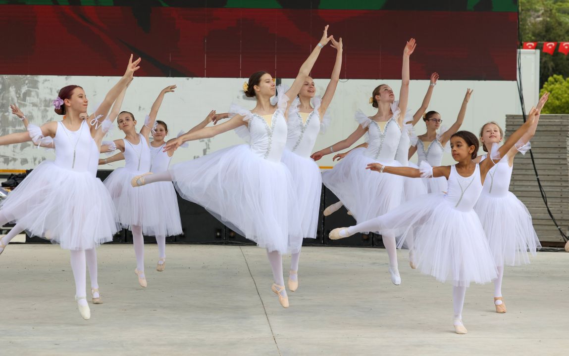 Çocuk Festivali Galası renkli görüntülere sahne oldu