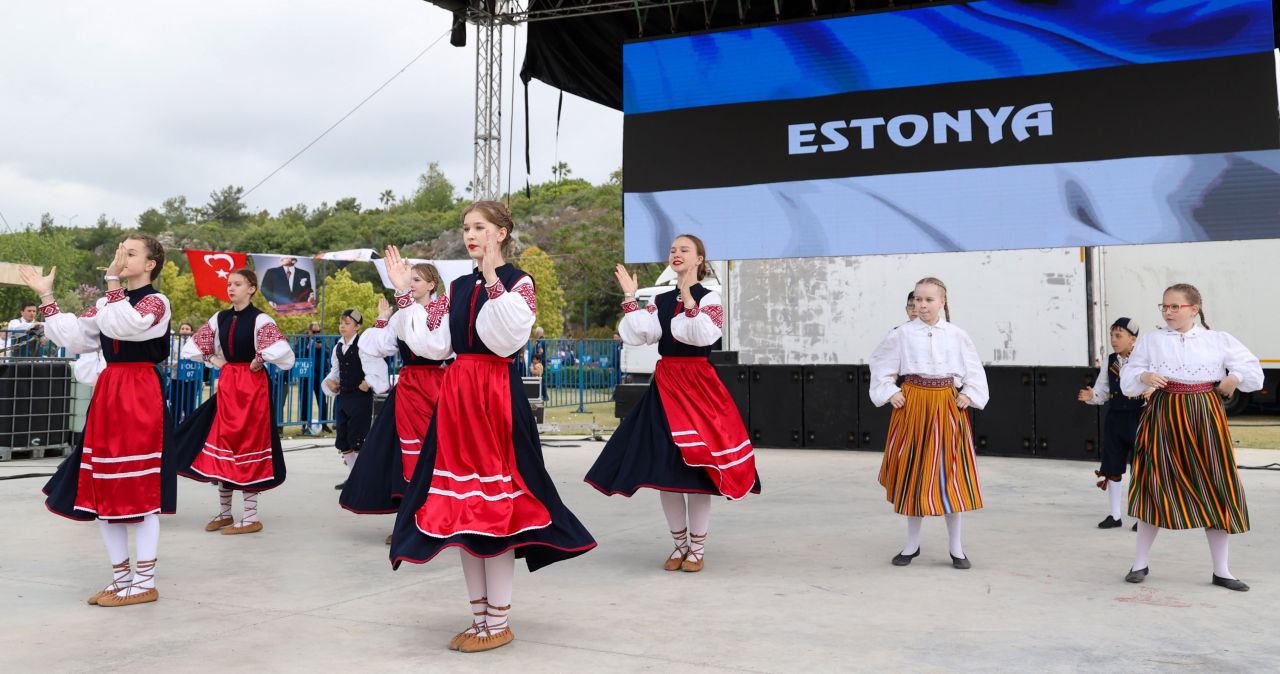 Çocuk Festivali Galası renkli görüntülere sahne oldu