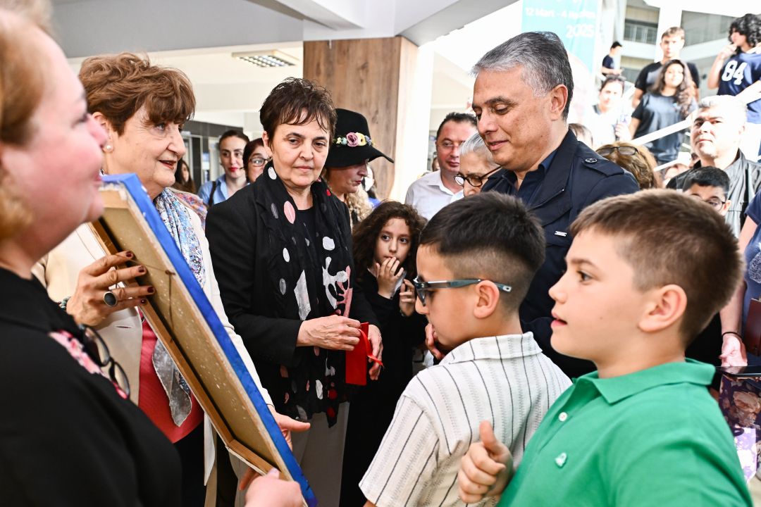 ‘Geleceğin Renkleri’ Muratpaşa’da kapılarını açtı