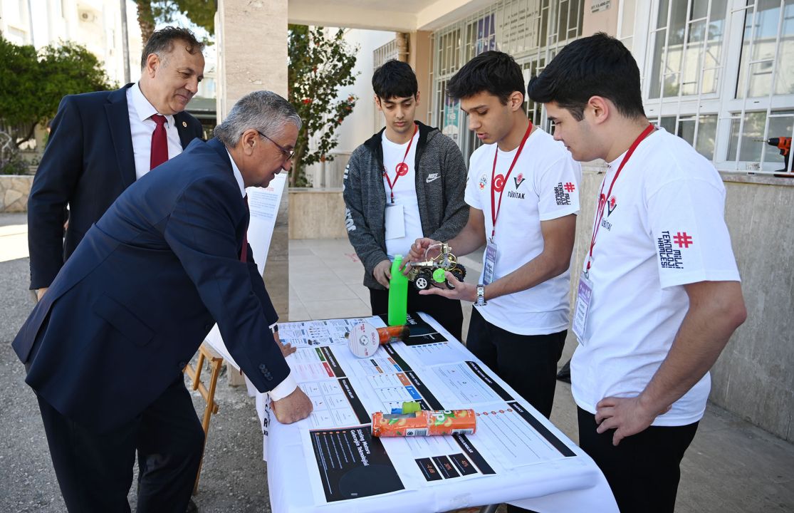 Kemer’de TÜBİTAK 4006 Bilim Fuarı