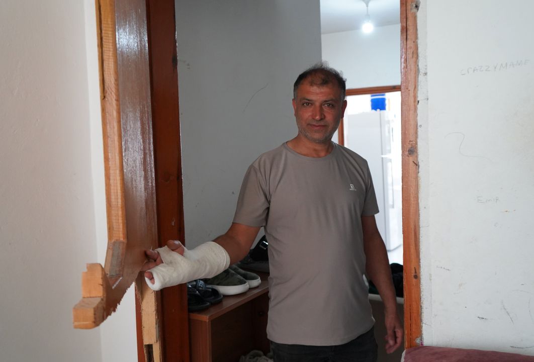 Otizmli oğlunun saldırgan davranışları çaresiz bıraktı