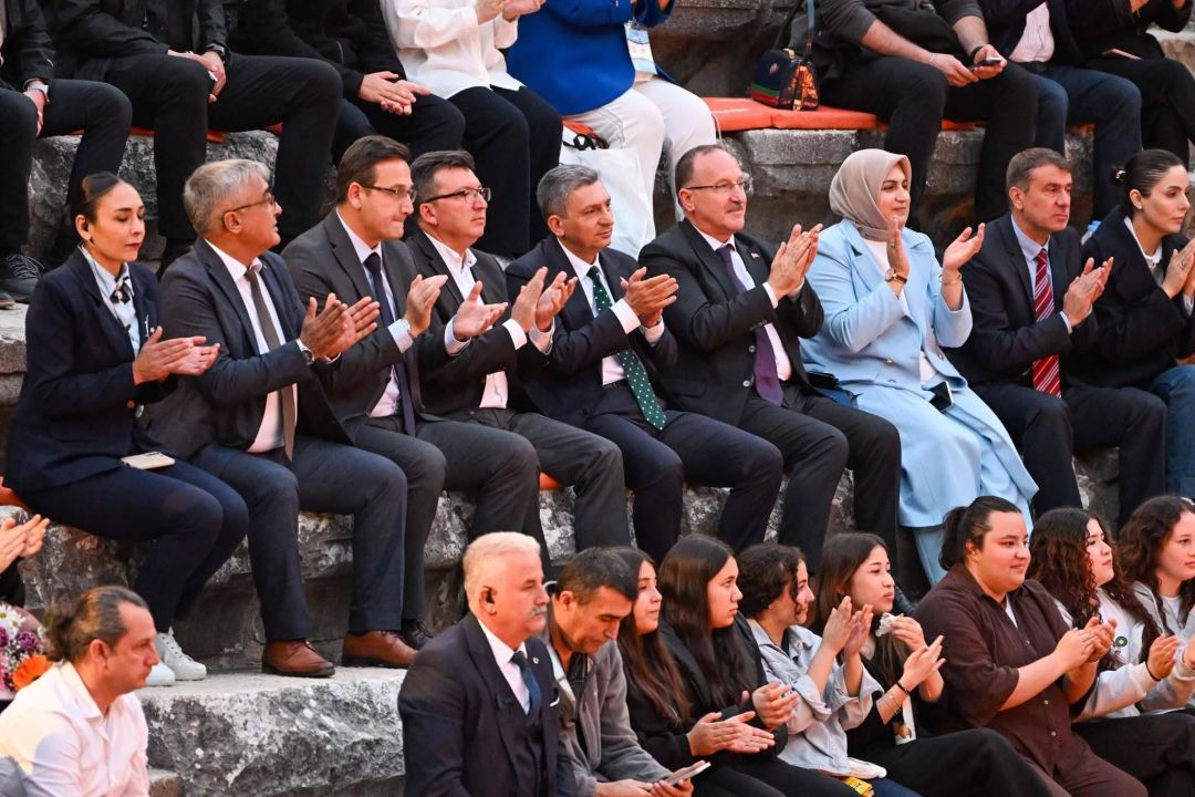 Aspendos'ta 'Kökten Geleceğe Maarif Yolcuları' konseri