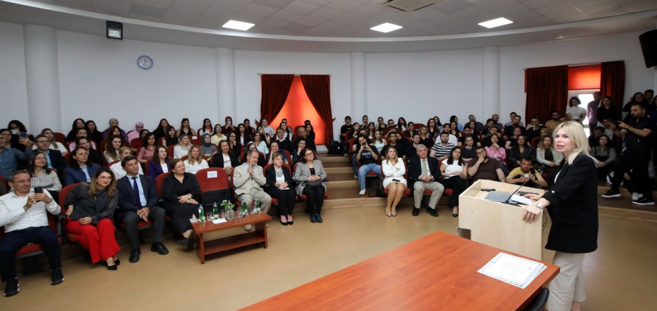 Rektör Özkan'dan geleceğin bilim kadınlarına mentörlük