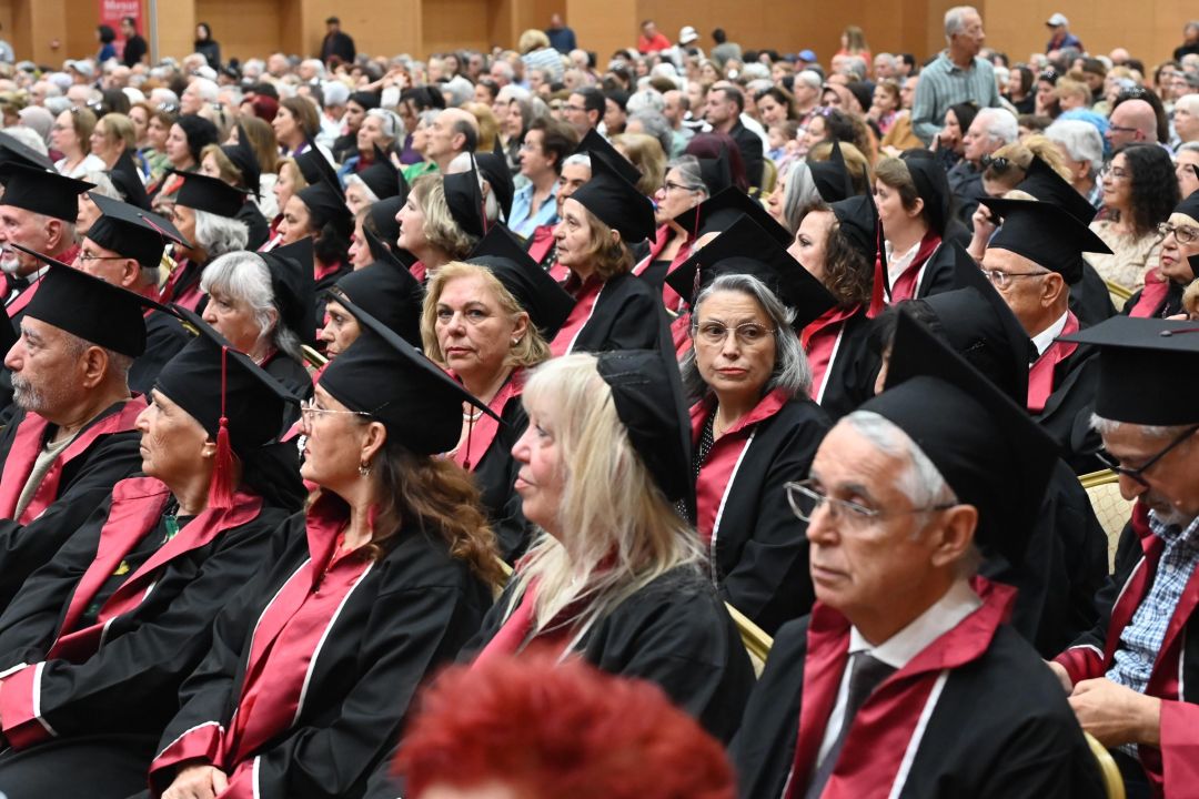 Kepez'de tazelenen hayatların mezuniyet gururu