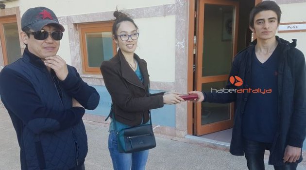 10 bin lira buldu, sahibine teslim etti