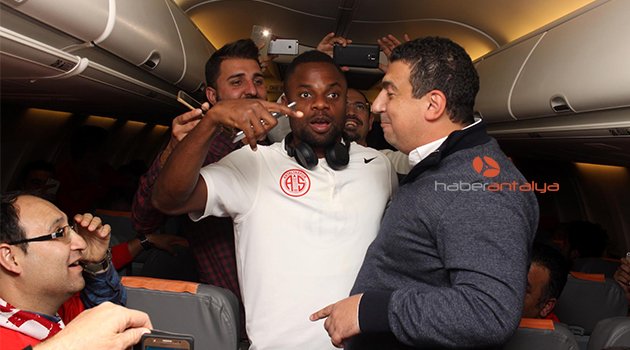 10 BİN METREDE GALİBİYET SEVİNCİ